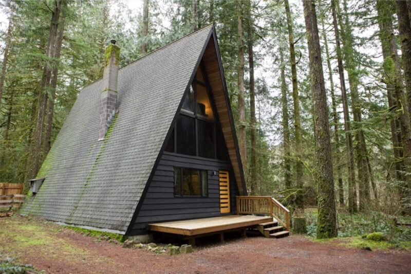 The 19 Best Airbnbs In Oregon (Mountains / Coast / Cities)
